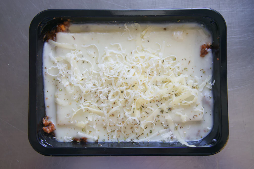 'A-la-Carte' Beef Lasagne with Red Wine Ready Meal - Image 2