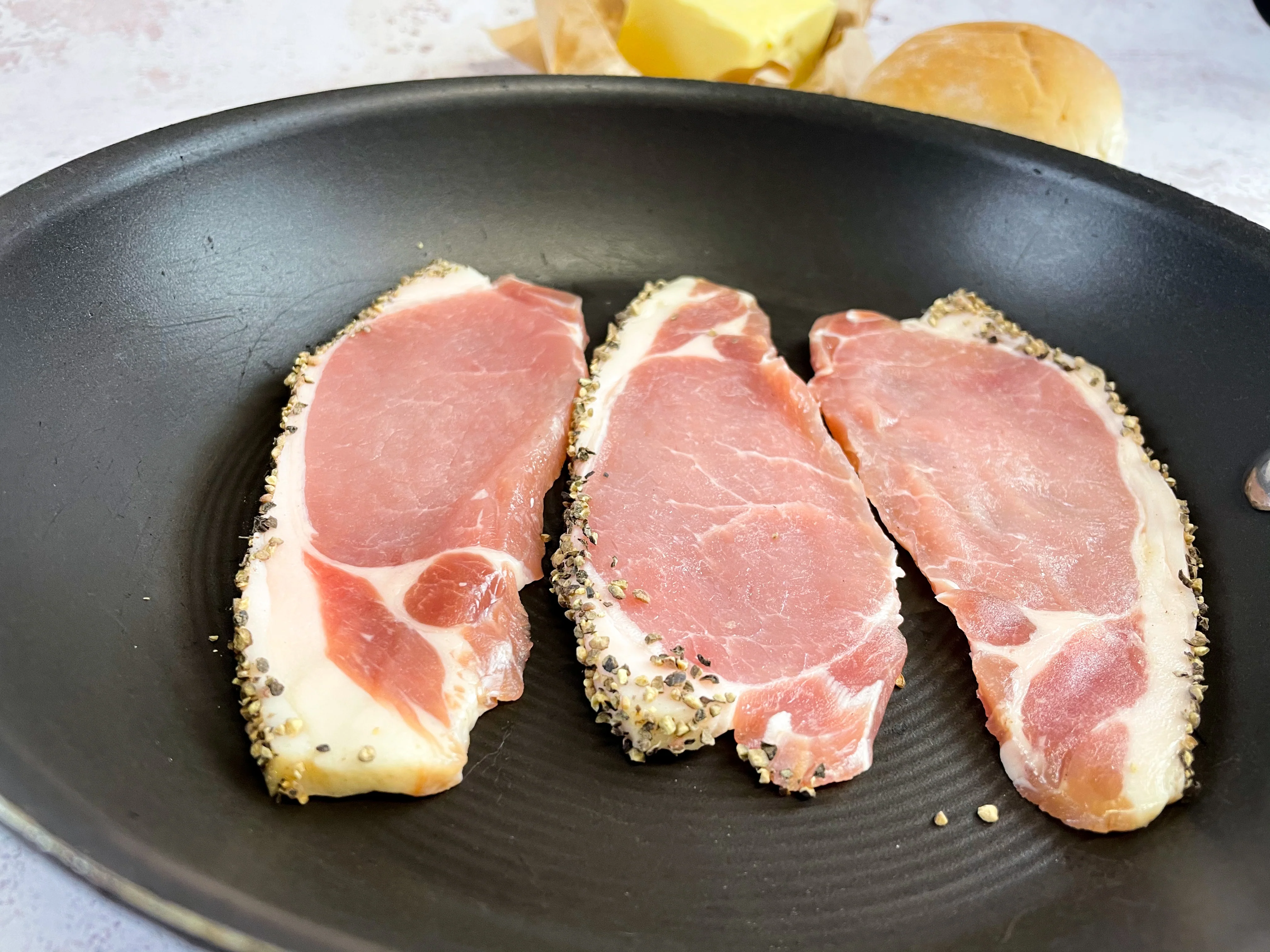 Black Pepper Dry Cured Plain Bacon. 6 Slices per Pack 250g approx - Image 3