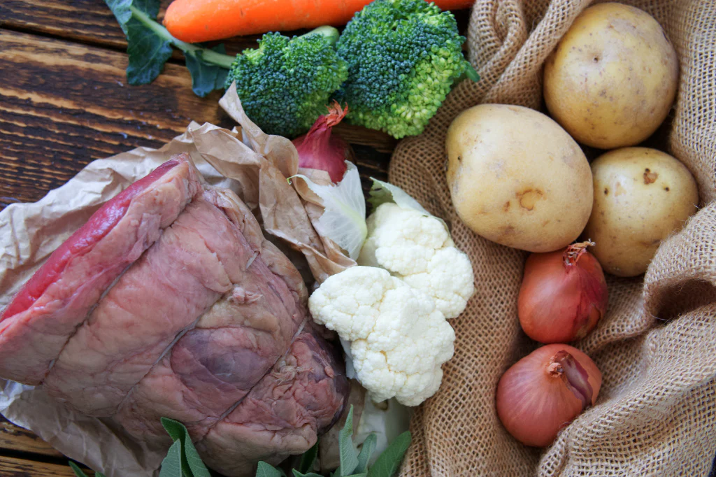 Classic Roast Beef, Vegetables, Roast Potatoes & Gravy - Image 4