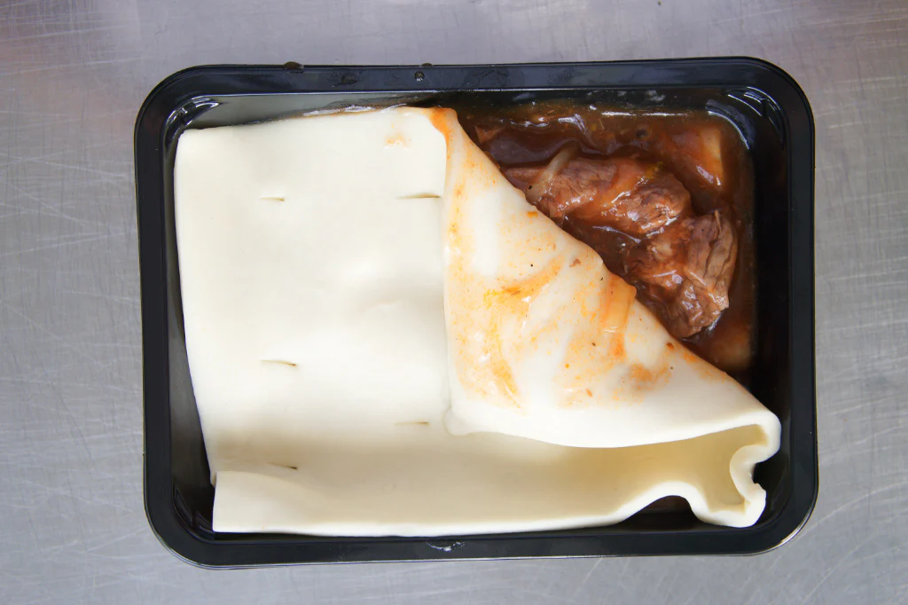 'A-la-Carte' Steak and Ale with a Puff Pastry Lid Ready Meal - Image 3